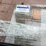 29.11.2015 Kielce. Wybita szyba na przystanku przy ul. Źródłowej. / Wojciech Habdas / Radio Kielce