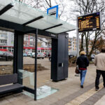 29.11.2015 Kielce. Wybita szyba na przystanku przy ul. Źródłowej. / Wojciech Habdas / Radio Kielce