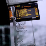 29.11.2015 Kielce. Wybita szyba na przystanku przy ul. Źródłowej. / Wojciech Habdas / Radio Kielce