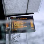 29.11.2015 Kielce. Wybita szyba na przystanku przy ul. Źródłowej. / Wojciech Habdas / Radio Kielce