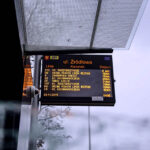 29.11.2015 Kielce. Wybita szyba na przystanku przy ul. Źródłowej. / Wojciech Habdas / Radio Kielce