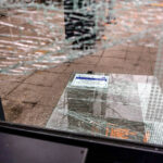 29.11.2015 Kielce. Wybita szyba na przystanku przy ul. Źródłowej. / Wojciech Habdas / Radio Kielce