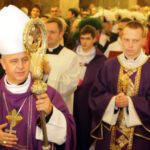 29.11.2015 Kielce. Uroczysta msza święta w pierwszą rocznicę ingresu Ks. Biskupa Ordynariusza Jana Piotrowskiego. / Wojciech Habdas / Radio Kielce