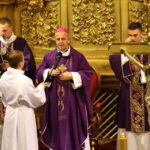 29.11.2015 Kielce. Uroczysta msza święta w pierwszą rocznicę ingresu Ks. Biskupa Ordynariusza Jana Piotrowskiego. / Wojciech Habdas / Radio Kielce