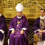 29.11.2015 Kielce. Uroczysta msza święta w pierwszą rocznicę ingresu Ks. Biskupa Ordynariusza Jana Piotrowskiego. / Wojciech Habdas / Radio Kielce