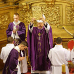 29.11.2015 Kielce. Uroczysta msza święta w pierwszą rocznicę ingresu Ks. Biskupa Ordynariusza Jana Piotrowskiego. / Wojciech Habdas / Radio Kielce