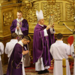 29.11.2015 Kielce. Uroczysta msza święta w pierwszą rocznicę ingresu Ks. Biskupa Ordynariusza Jana Piotrowskiego. / Wojciech Habdas / Radio Kielce