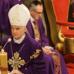 29.11.2015 Kielce. Uroczysta msza święta w pierwszą rocznicę ingresu Ks. Biskupa Ordynariusza Jana Piotrowskiego. / Wojciech Habdas / Radio Kielce