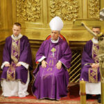 29.11.2015 Kielce. Uroczysta msza święta w pierwszą rocznicę ingresu Ks. Biskupa Ordynariusza Jana Piotrowskiego. / Wojciech Habdas / Radio Kielce