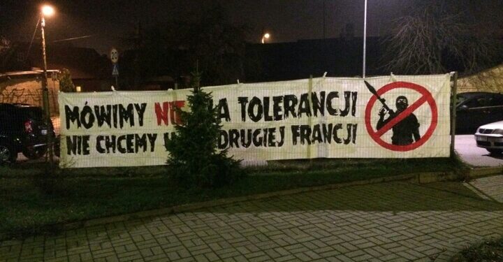 22.11.2015 Kielce. Transparent "mówimy nie tolerancji" zawisł w okolicy Hali Legionów w czasie meczu Vive Tauron Kielce - KIF Kolding Kopenhaga / Jarosław Dragan / Radio Kielce