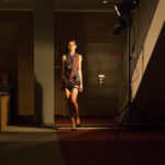 04.11.2015 Kielce. Off Fashion. Pokaz mody Dastina Porazińskiego w Bibliotece UJK / Stanisław Blinstrub / Radio Kielce