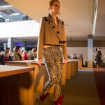 04.11.2015 Kielce. Off Fashion. Pokaz mody Dastina Porazińskiego w Bibliotece UJK / Stanisław Blinstrub / Radio Kielce