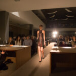 04.11.2015 Kielce. Off Fashion. Pokaz mody Dastina Porazińskiego w Bibliotece UJK / Stanisław Blinstrub / Radio Kielce