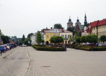 Rynek w Opatowie czeka ponowna przebudowa / Teresa Czajkowska / Radio Kielce