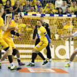 28.11.2015 Kielce. VTK - Vardar. Druga połowa meczu. Tobias Reichman, Julen Aguinagalde / Stanisław Blinstrub / Radio Kielce