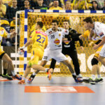 28.11.2015 Kielce. VTK - Vardar. Druga połowa meczu. W ataku Mateusz Jachlewski, Ivan Cupic / Stanisław Blinstrub / Radio Kielce