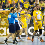 28.11.2015 Kielce. VTK - Vardar. Zdjęcia z pierwszej połowy. Czerwona kartka dla Mateusza Kusa za uderzenie w twarz. / Stanisław Blinstrub / Radio Kielce