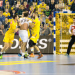 28.11.2015 Kielce. VTK - Vardar. Zdjęcia z pierwszej połowy. Twarda obrona Vive / Stanisław Blinstrub / Radio Kielce