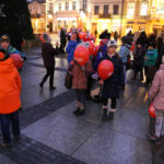 Świąteczna choinka na kieleckim rynku (7 grudnia 2015 r.) / Piotr Michalski / Radio Kielce