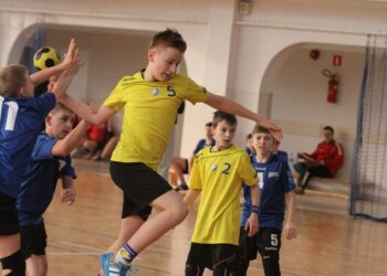 1 Ogólnopolski Turniej Mikołajkowy w Piłce Ręcznej o Puchar Prezydenta Miasta Kielce (6 grudnia 2015) .jpg / Maciej Makuła / Radio Kielce