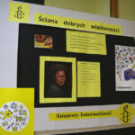 Uczniowie pisali listy w obronie praw człowieka (9 grudnia 2015 r.) / Piotr Michalski / Radio Kielce