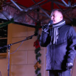 Wspólne kolędowanie na chęcińskim Rynku (20 grudnia 2015 r.) / Piotr Michalski / Radio Kielce