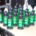 17.12.2015 Kielce. Rynek. Harcerze rozdają Betlejemskie Światełko pokoju oraz wspólne kolędowanie / Stanisław Blinstrub / Radio Kielce