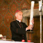 13.12.2015 Kielce. Kościół pw. Św. Wojciecha. Betlejemskie Światełko Pokoju dotarło do Kielc / Stanisław Blinstrub / Radio Kielce