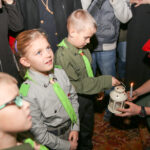 13.12.2015 Kielce. Kościół pw. Św. Wojciecha. Betlejemskie Światełko Pokoju dotarło do Kielc / Stanisław Blinstrub / Radio Kielce