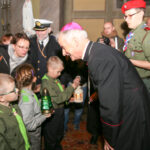 13.12.2015 Kielce. Kościół pw. Św. Wojciecha. Betlejemskie Światełko Pokoju dotarło do Kielc / Stanisław Blinstrub / Radio Kielce