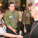 13.12.2015 Kielce. Kościół pw. Św. Wojciecha. Betlejemskie Światełko Pokoju dotarło do Kielc / Stanisław Blinstrub / Radio Kielce