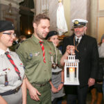 13.12.2015 Kielce. Kościół pw. Św. Wojciecha. Betlejemskie Światełko Pokoju dotarło do Kielc / Stanisław Blinstrub / Radio Kielce