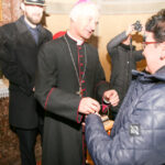 13.12.2015 Kielce. Kościół pw. Św. Wojciecha. Betlejemskie Światełko Pokoju dotarło do Kielc / Stanisław Blinstrub / Radio Kielce