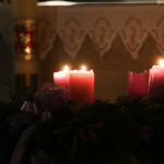 13.12.2015 Kielce. Kościół pw. Św. Wojciecha. Betlejemskie Światełko Pokoju dotarło do Kielc / Stanisław Blinstrub / Radio Kielce