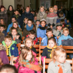 13.12.2015 Kielce. Kościół pw. Św. Wojciecha. Betlejemskie Światełko Pokoju dotarło do Kielc / Stanisław Blinstrub / Radio Kielce