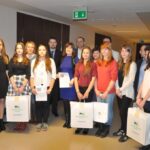 9.12.2015 Kielce. Pizzeria w Bodzentynie, Biuro Turystyczne w Morawicy, Zakład Fryzjerski w Rakowie, warsztaty dla seniorów w Mniowie i Spółdzielnia Uczniowska w Łagowie - biznesplany takich przedsięwzięć, przygotowali gimnazjaliści z tych miejscowości na konkurs „Junior + Przedsiębiorczość = Sukces”. / Ewa Okońska / Radio Kielce