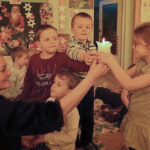 Dzieci z Przedszkola Samorządowego nr 5 słuchają "Latarenki" (4 grudnia 2015) / Kamil Król / Radio Kielce