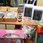 03.12.2015 Kielce. Przekazanie sprzętu medycznego od fundacji Janka Meli dla szpitala dziecięcego. / Radio Kielce