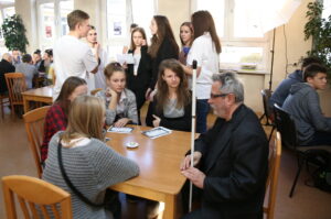 10.12.2015. Nauczyciele i uczniowie Zespołu Szkół Przemysłu Spożywczego w Kielcach zorganizowali "Żywą Bibliotekę" / Kamil Król / Radio Kielce