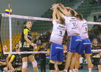 07.11.2015. 2. kolejka PlusLigi siatkarzy: Effector Kielce - Lotos Trefl Gdańsk / Kamil Król / Radio Kielce