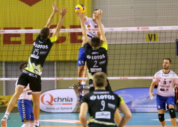 07.11.2015. 2. kolejka PlusLigi siatkarzy: Effector Kielce - Lotos Trefl Gdańsk / Kamil Król / Radio Kielce