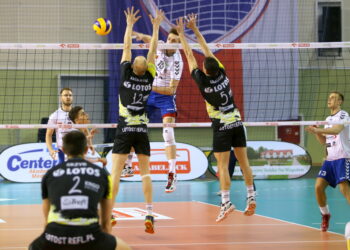 07.11.2015. 2. kolejka PlusLigi siatkarzy: Effector Kielce - Lotos Trefl Gdańsk / Kamil Król / Radio Kielce