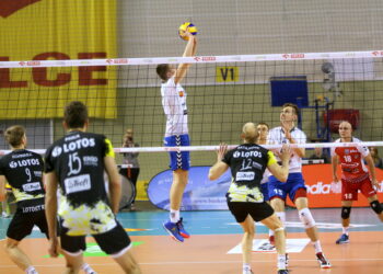 07.11.2015. 2. kolejka PlusLigi siatkarzy: Effector Kielce - Lotos Trefl Gdańsk / Kamil Król / Radio Kielce