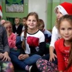 04.12.2015. "Latarenki" słuchają dzieci ze Szkoły Podstawowej nr 25 / Stanisław Blinstrub / Radio Kielce