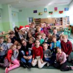 04.12.2015. "Latarenki" słuchają dzieci ze Szkoły Podstawowej nr 25 / Stanisław Blinstrub / Radio Kielce