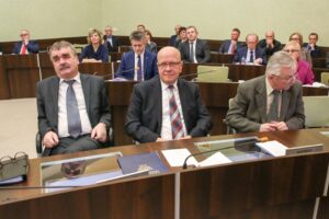 29.12.2015 Kielce. Rada Miasta. Sesja budżetowa. Prezydent Wojciech Lubawski i jego zastępcy / Stanisław Blinstrub / Radio Kielce