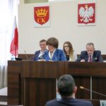 29.12.2015 Kielce. Rada Miasta. Sesja budżetowa. Skarbnik miasta Barbara Nowak / Stanisław Blinstrub / Radio Kielce