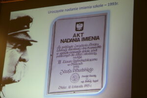 05.12.2015. Uroczystości 25-lecia VII Liceum Ogólnokształcące im. Józefa Piłsudskiego w Kielcach / Kamil Król / Radio Kielce