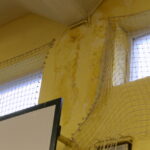 07.12.2015. Sala gimnastyczna Zespołu Szkół Ekonomicznych im. Oskara Langego wymaga natychmiastowego remontu / Kamil Król / Radio Kielce