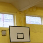 07.12.2015. Sala gimnastyczna Zespołu Szkół Ekonomicznych im. Oskara Langego wymaga natychmiastowego remontu / Kamil Król / Radio Kielce